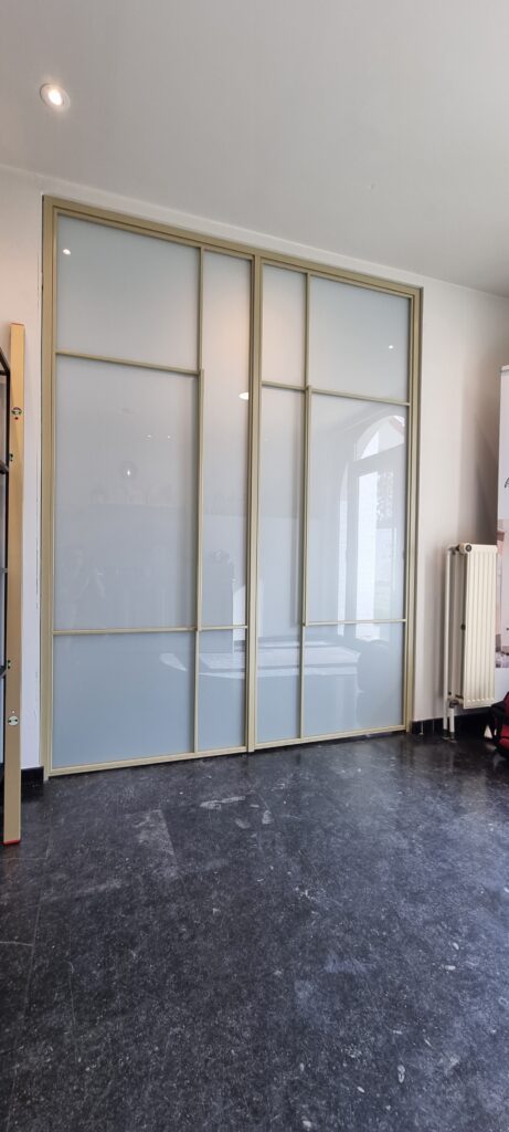 Stalen scharnierdeur op maat, realisatie 15