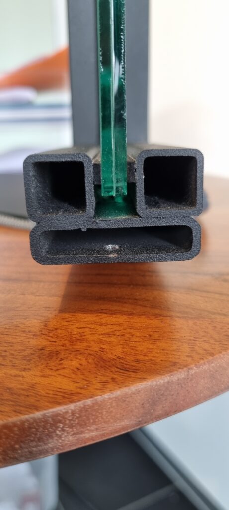 Detail van een stalen deur op maat, realisatie 5