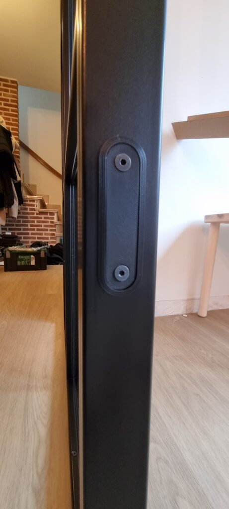 Detail van een stalen deur op maat, realisatie 8